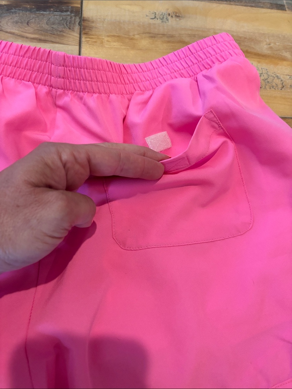 Lilly Pulitzer Luxletic 4” Ocean Trail in Prosecco Pink Shorts size medium - Picture 4 of 7